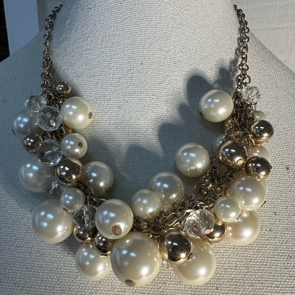 Cluster pearl bead necklace